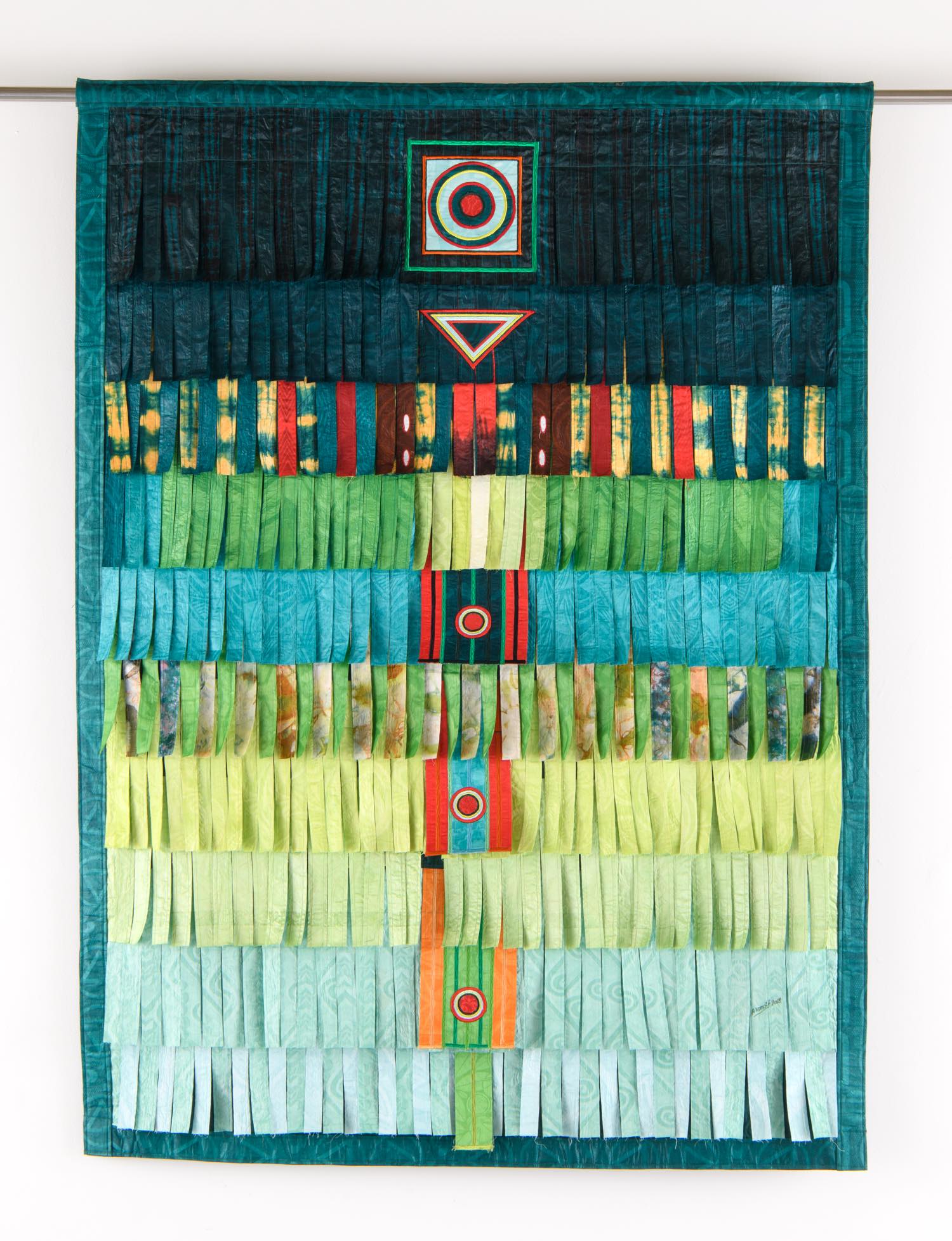 Composion en vert aux cercles rouges