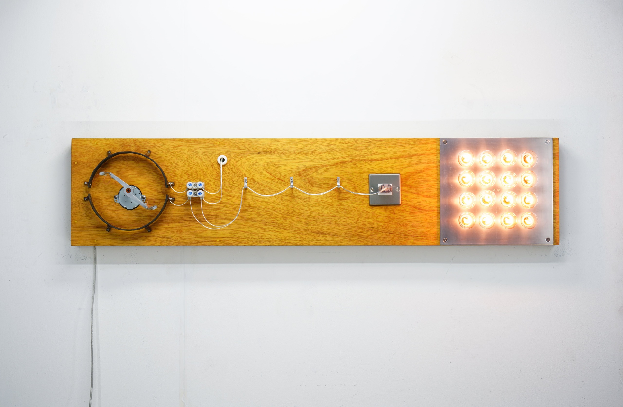 Point of Contact for 16 Incandescent Lamps #5